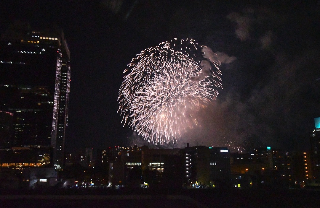 グランフロント 浴衣 花火