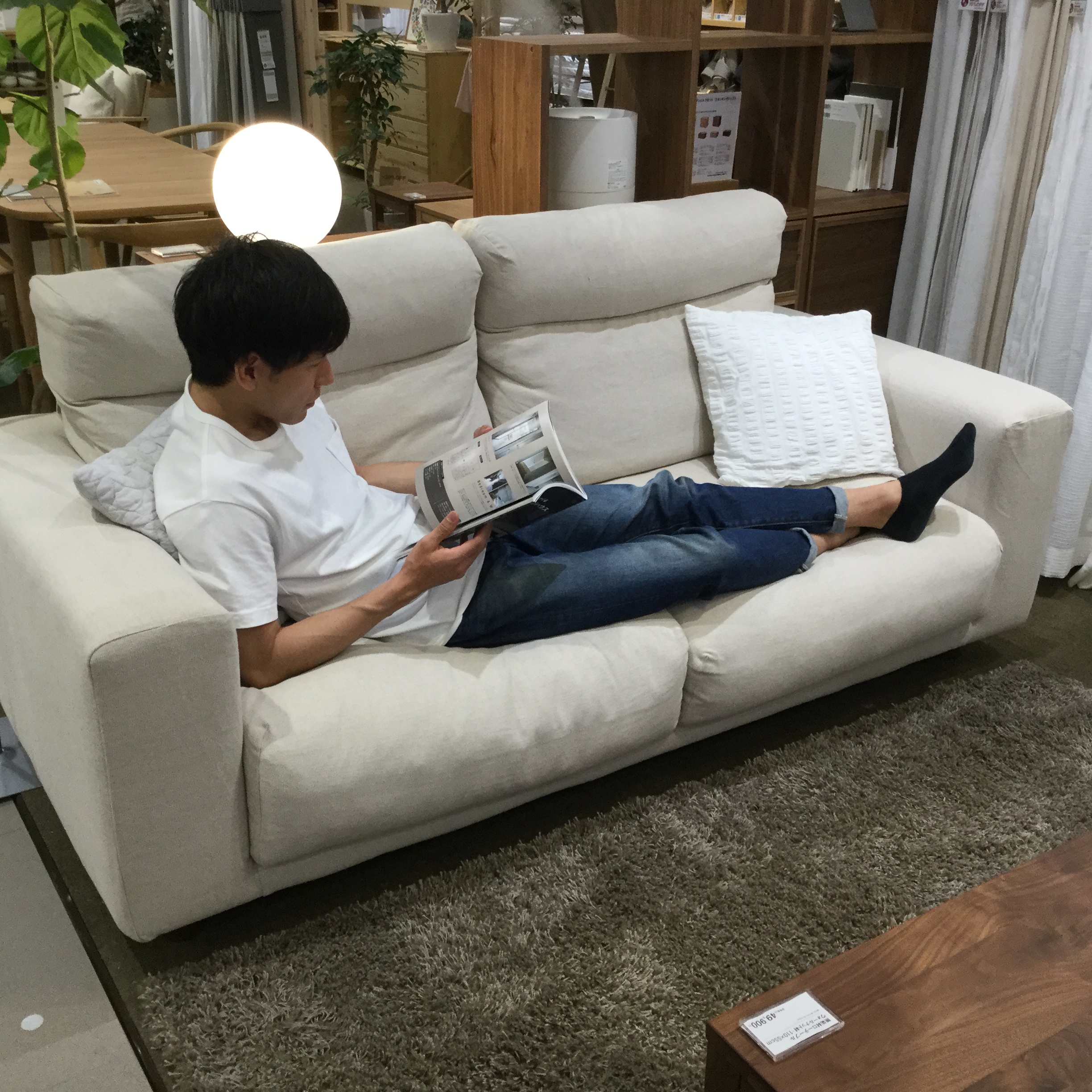 アリオ倉敷】10年ぶりにリニューアル、座り心地最高のソファ