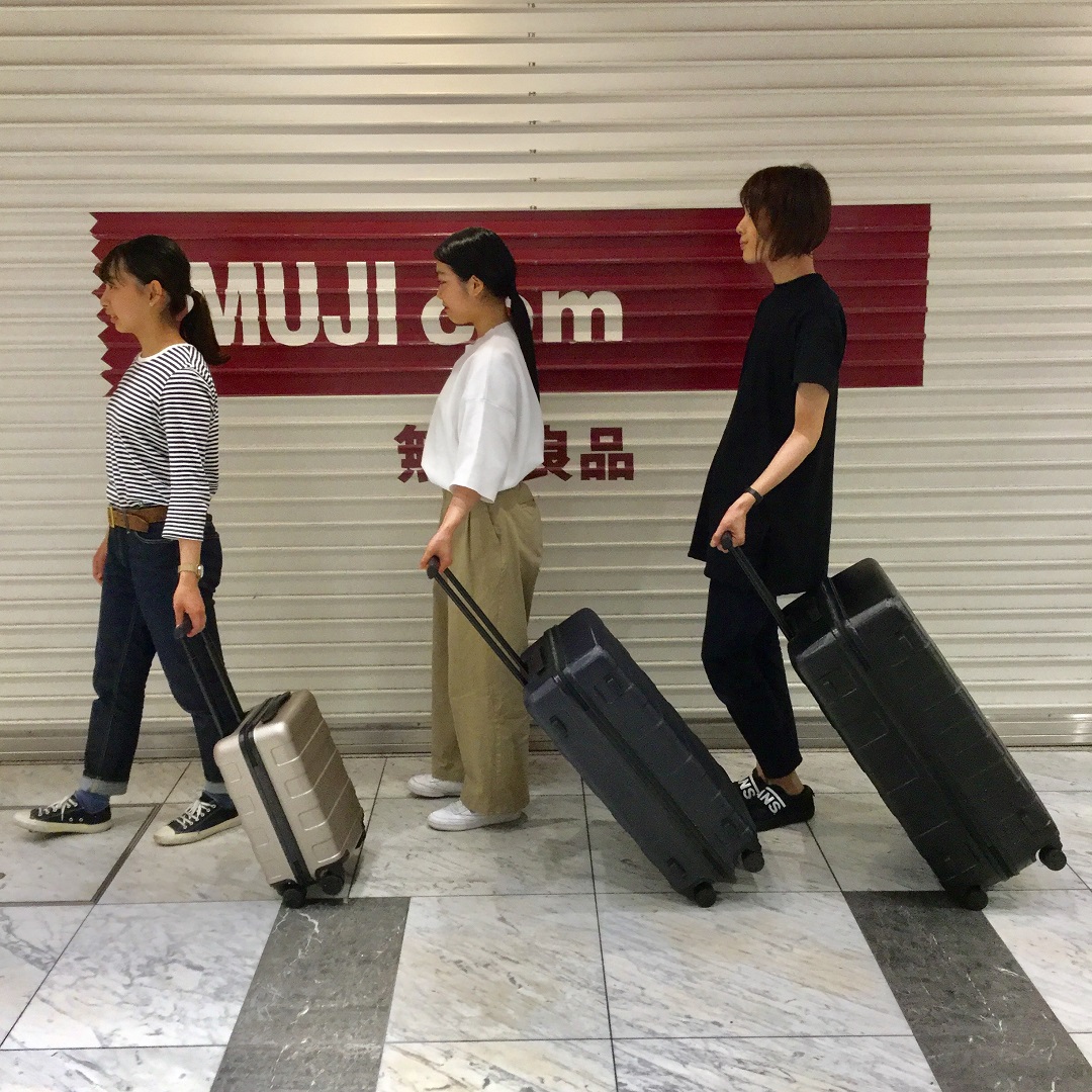 無印 MUJI ストッパー付きハードキャリー 62L ネイビー - www