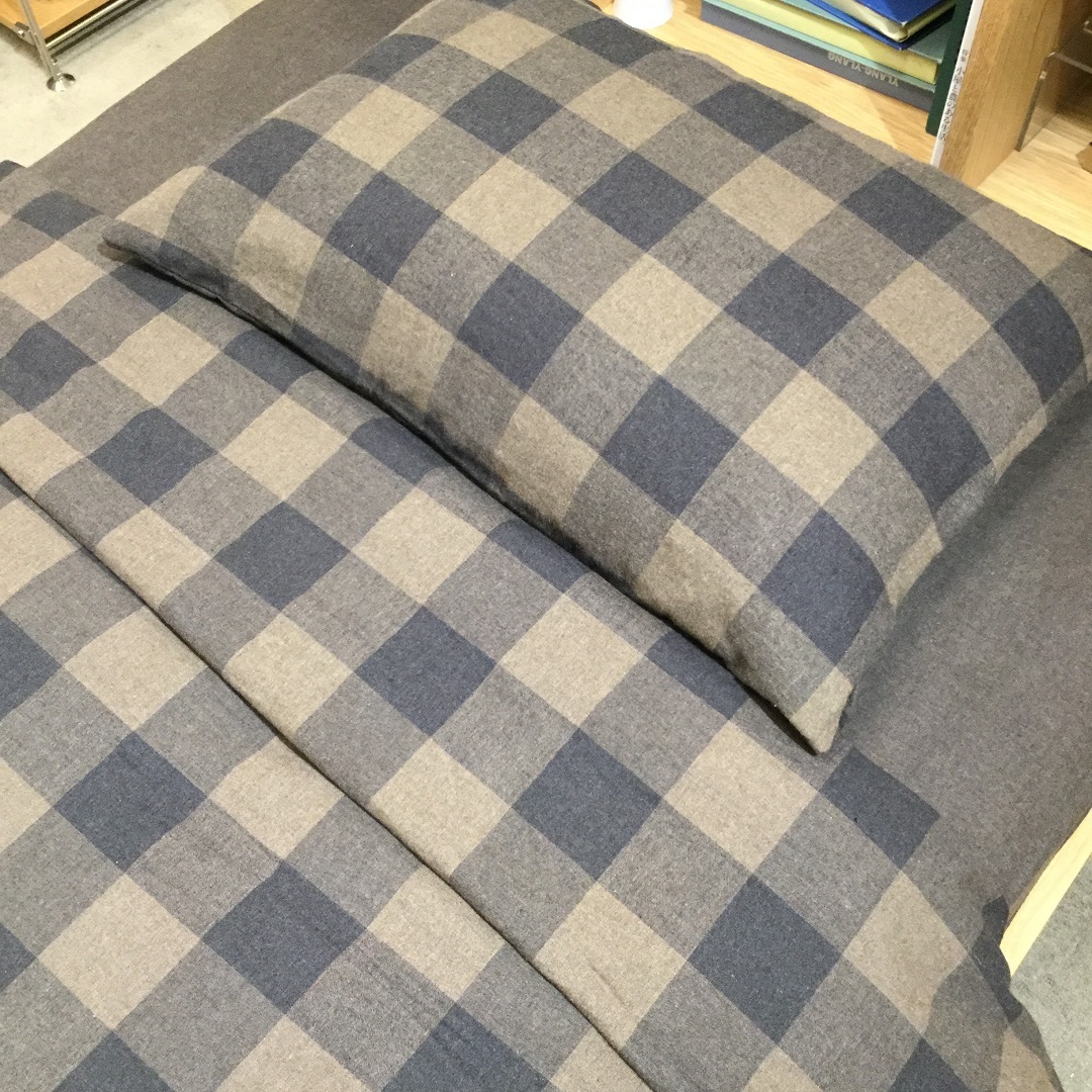 下北沢】これからの季節に、グレー羽毛掛ふとん｜ 無印良品